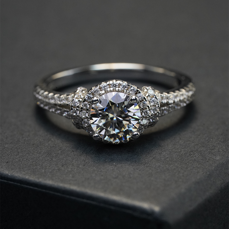 Round Cut Moissanite Ring