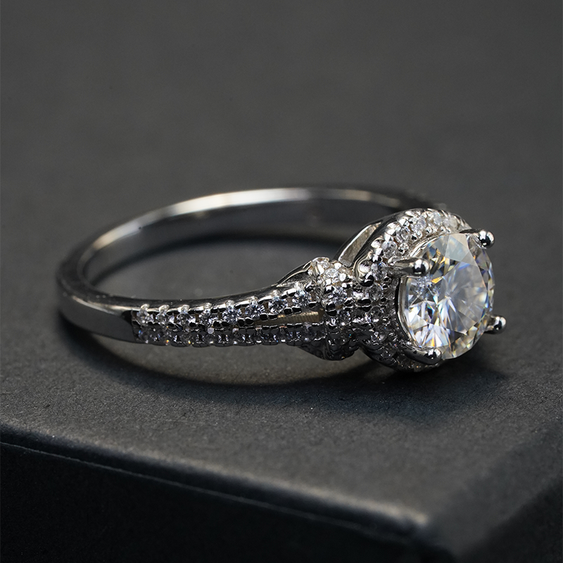 Round Cut Moissanite Ring