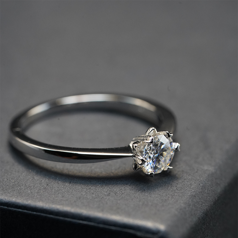 brilliant-cut  moissanite diamond Ring