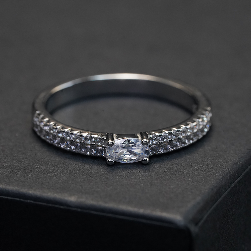 Promise Ring With Brilliant Cut