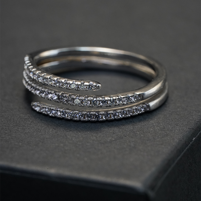 Intertwined Round-Cut Ring